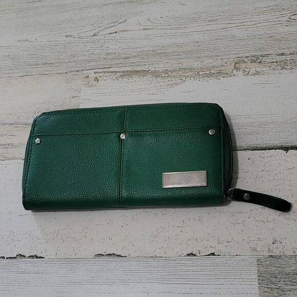 Kenneth Cole Reaction Wallet - Picture 1 of 5